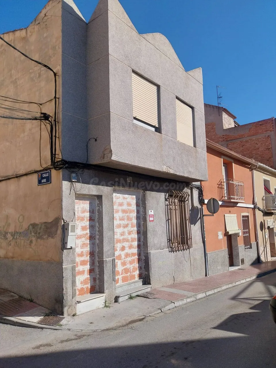 Dos casas por el precio de una y con garaje!!