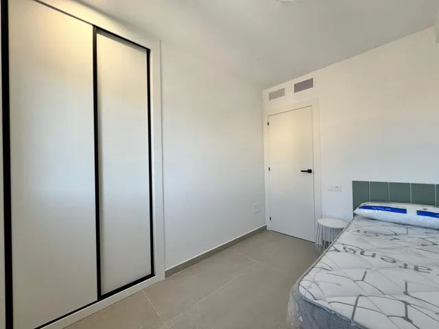 CHALET CON SOLÁRIUM, PISCINA Y SÓTANO — 24