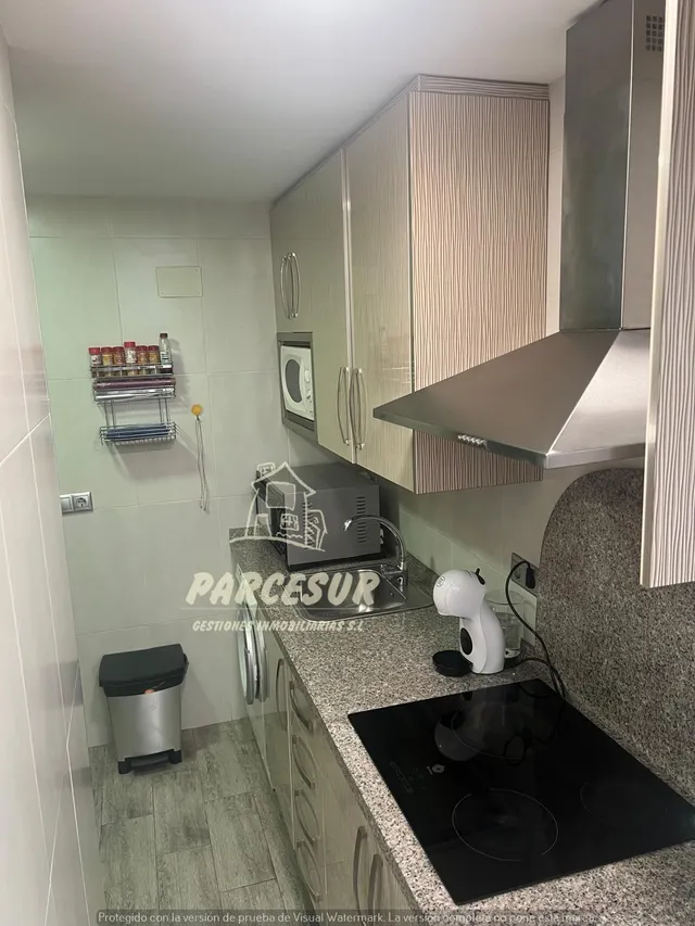 CIUDAD JARDIN - Piso interior de 60 m con 2 habitaciones, suelo imitacion madera gris. — 10