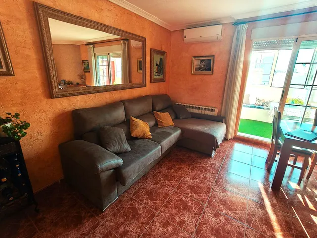 Se vende un Apartamento Atico con Terrasa acristalada, con 2 dormitorios y 2 baños en centro de Torrevieja! — 7