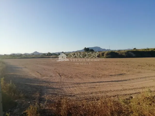 OPORTUNIDAD DE COMPRAR PARCELA CON ALBERGUE CON PARCELA DE 1 - foto 2