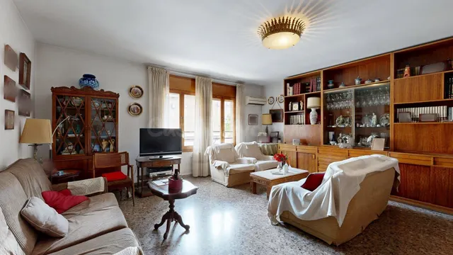 Amplia Vivienda en Avenida César Augusto con Garaje - foto 4