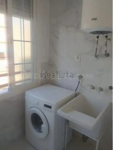 SE ALQUILA PISO PARA ESTUDIANTE, ZONA VILLAREJO CURSO 2024-2 - foto 4