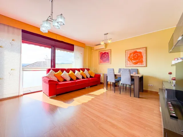 Ático Céntrico con Vistas al Mar, 3 Hab., 2 Baños y Parking 