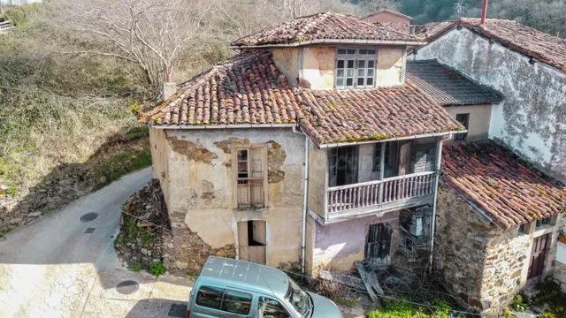 Casa tradicional asturiana para rehabilitar en La Xuncar (Ri