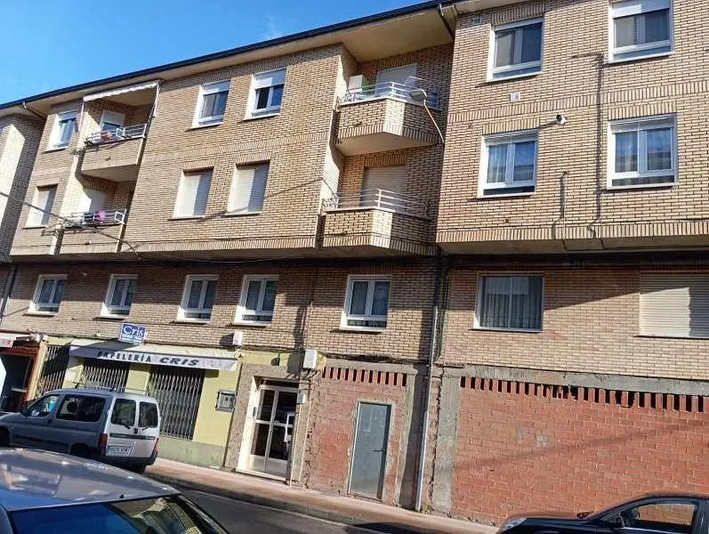 PISO EN VEGA DE ESPINAREDA