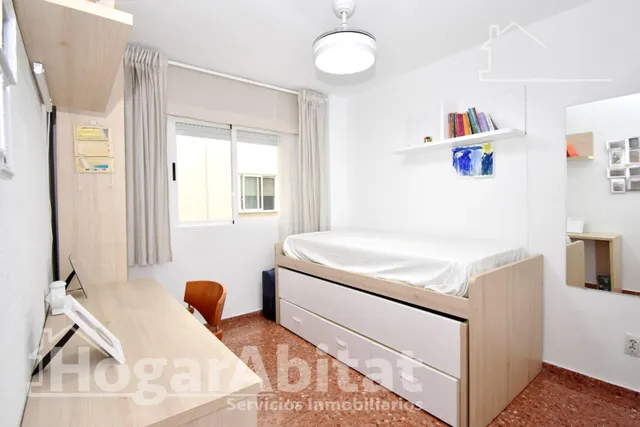 Confort y luminosidad en este piso exterior con garaje y ascensor — 11