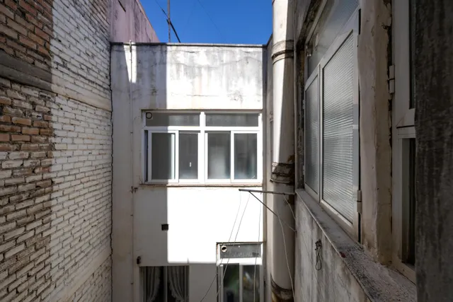 PISO EN ÚLTIMA PLANTA CON 3 DORMITORIOS, CALEFACCIÓN Y RECIÉN PINTADO EN MARQUÉS DE MONDÉJAR – JUNTO A ALHAMAR — 28