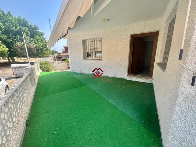 Chalet esquinero con gran sótano y jardín en San Javier — 3