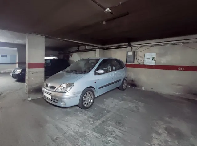 ? Amplio piso de 3 dormitorios con parking — 34