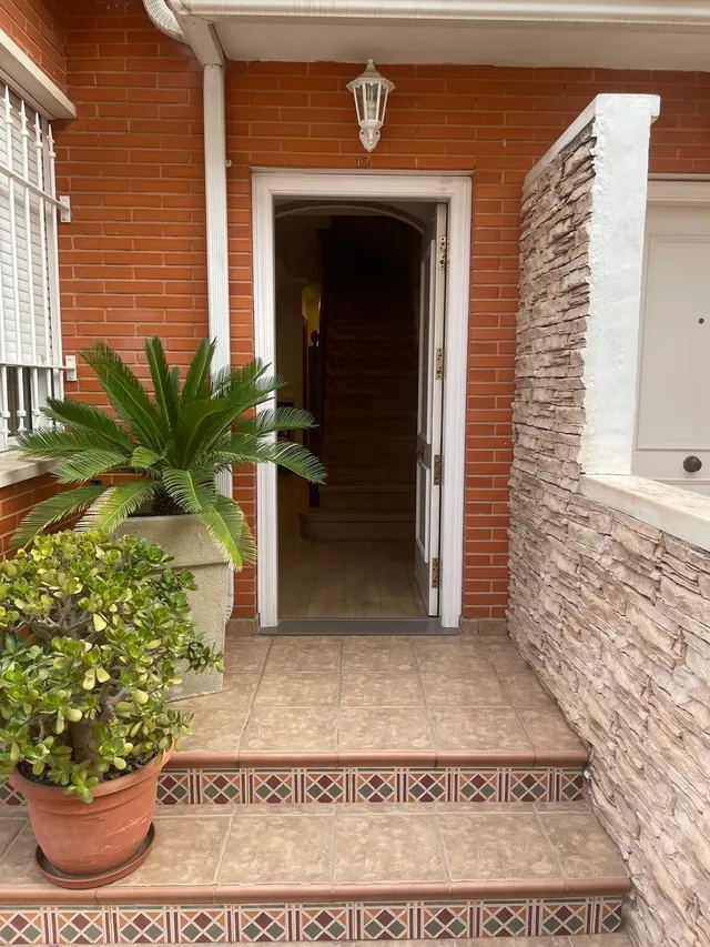 SE VENDE PRECIOSO ADOSADO EN CIUDAD JARDIN — 38
