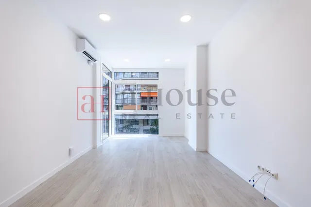 PISO RECIÉN REFORMADO CON GRAN BALCÓN EN L' EIXAMPLE — 6