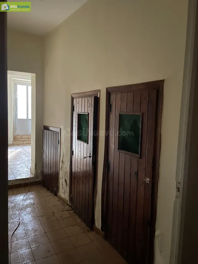 VIVIENDA DE TRES PLANTAS CON BODEGA EN ROA - foto 2