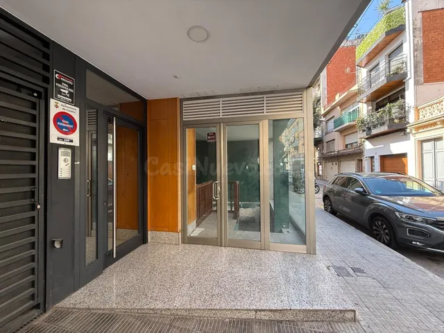 Venta de Local + Garaje en Calle Industria de Calella - foto 5