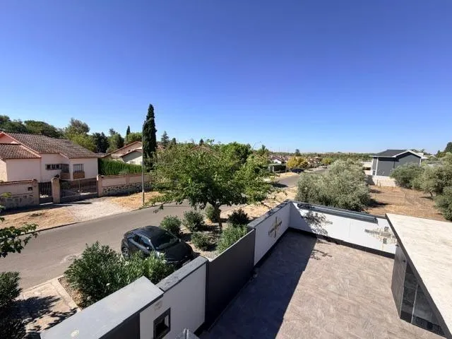 Amplio Chalet Independiente en La Floresta, Olías del Rey — 32