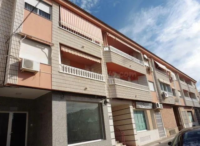 SE VENDE piso + garaje ALQUILADO en C BELEN 12 de San Pedro  - foto 4