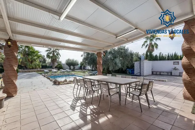 Chalet independiente con pozo propio y placas solares — 9