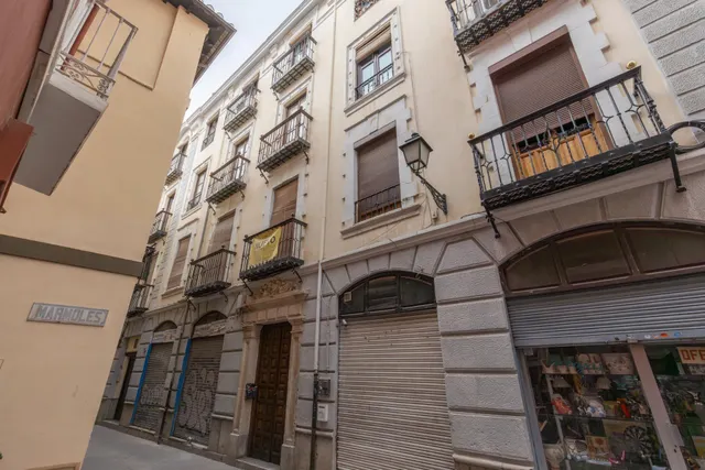 Oportunidad única en pleno corazón de Granada: luminosidad, ubicación y un enorme potencial de transformación — 42