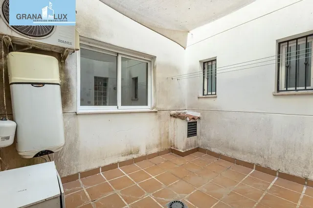 Piso con garaje, trastero y excelente ubicación en Huétor Vega — 8