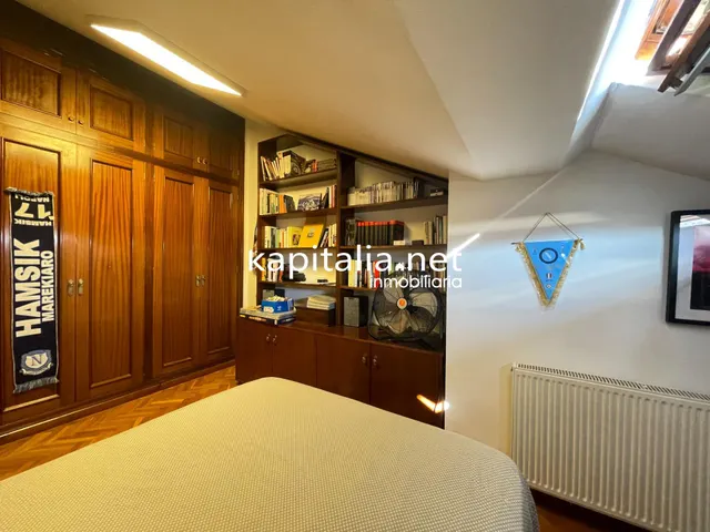 Ático duplex con chimenea y vistas panorámicas — 13
