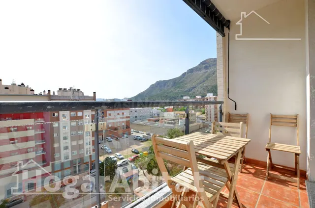 ¡vistas despejadas! amplio, alto y moderno con ascensor y balcón — 2