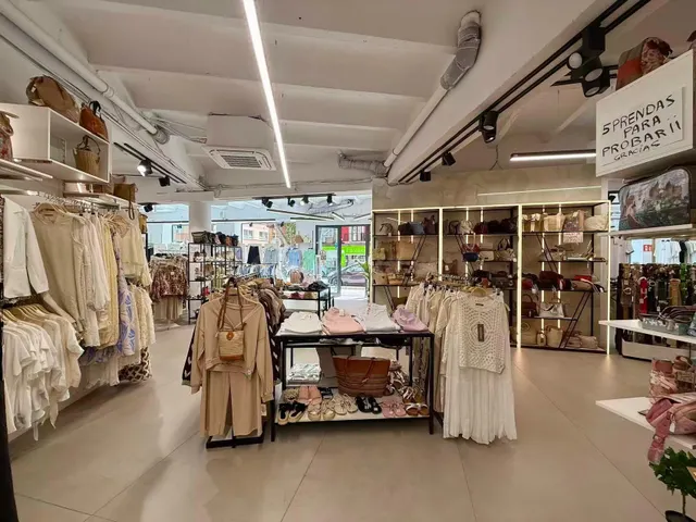 Traspaso de tienda de ropa en funcionamiento en zona L'Olive - foto 2
