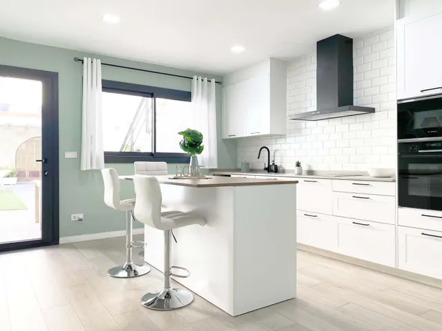 Chalet adosado en venta en Calle de Regàs — 22