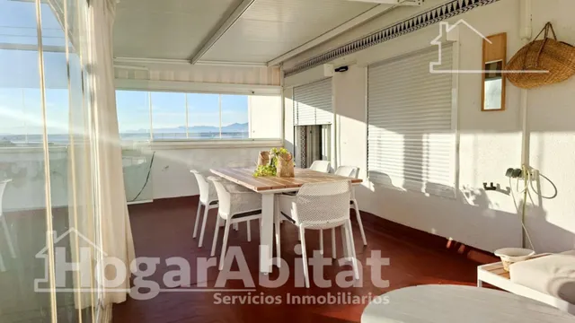 ÁTICO REFOMADO CON TERRAZA, PISCINA Y PARKING CERCA DE LA PL - foto 2