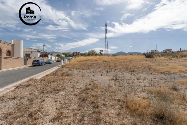 Terreno urbano de 750 m2 en Altos de La Zubia. Parcela 17, manzana M — 19
