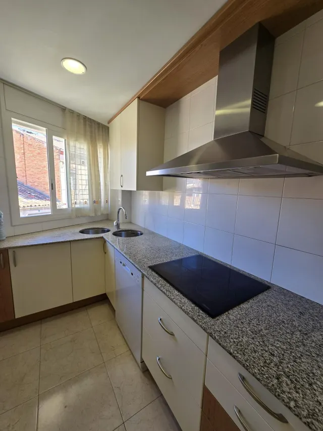 Piso impecable amueblado 4 hab — 16