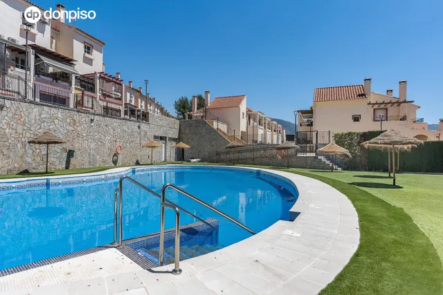 ADOSADA EN URBANIZACIÓN EN HUETOR VEGA — 43