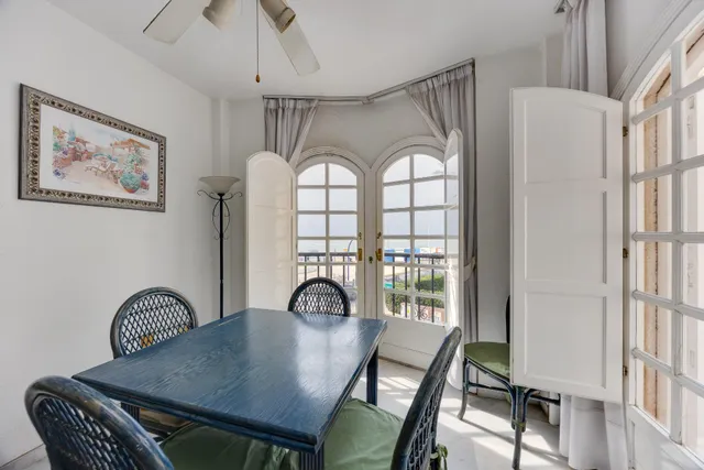 Apartamento de tres dormitorios y dos baños en residencial Duquesa Beach, primera línea de la playa de los locos — 14