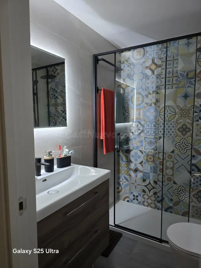 Apartamento con vistas al mar, piscina y parking — 19