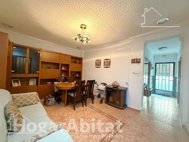 ¡En buena zona! Casa amplia y luminosa con gran terraza y balcón — 40