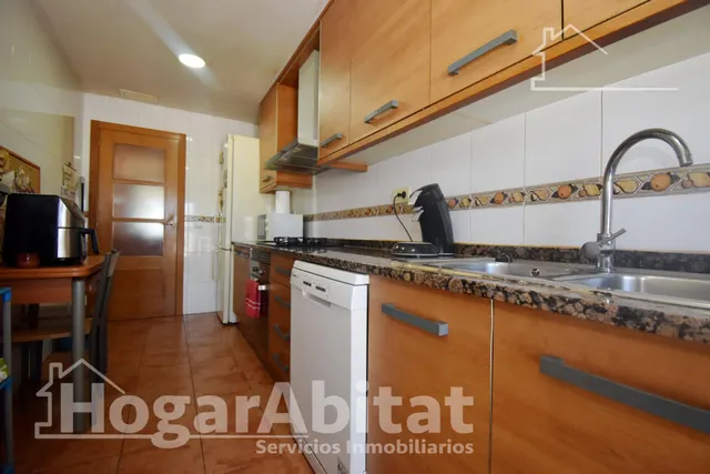 Gran amplitud, excelente luminosidad y precio atractivo en este piso con garaje — 22