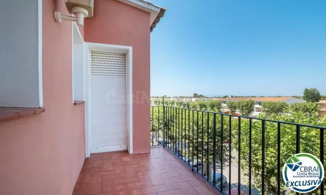 Appartement situé sur la troisième ligne de mer avec piscine - foto 2