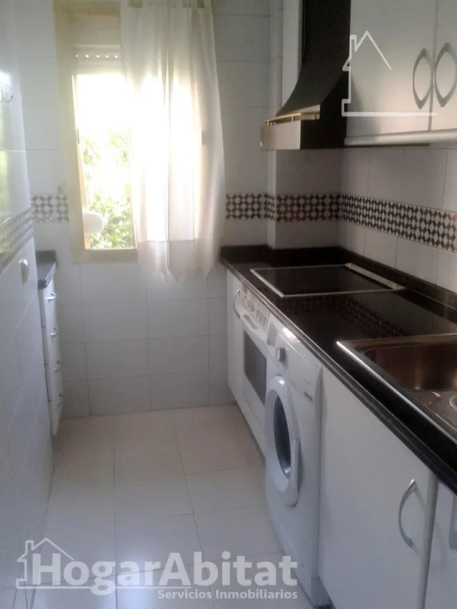 ACOGEDOR Y EXTERIOR EN RESIDENCIAL CON GARAJE Y PISCINA — 6