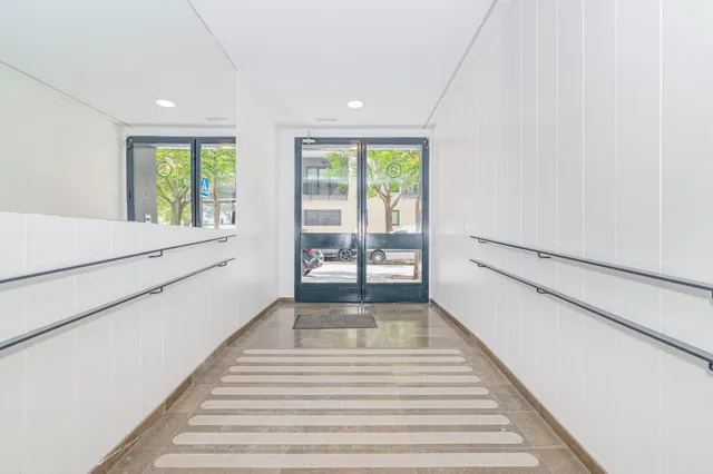 OPORTUNIDAD EN VENTA DE PISO VPO DE 3 DORMITORIOS EN BARRIO ALBAYDA CON PLAZA DE GARAGE Y TRASTERO — 46