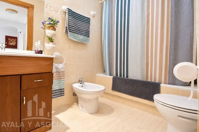 Apartamento en venta con terraza, piscina comunitaria y plaza de garaje, en la manga del mar menor, zona del estacio — 16