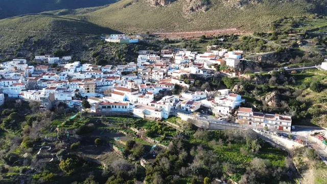 Auténtica casa andaluza con patio y terraza en Lújar – Más d - foto 2