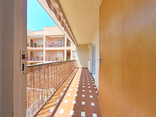 GRANDE PISO CALLE VALENCIA — 46