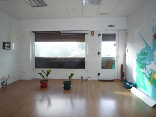 Oficina en alquiler en Camargo con 6 hab. y 2 baños Oficina 