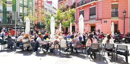EXCELENTE OPORTUNIDAD PARA SOLO ESTUDIANTES — 28