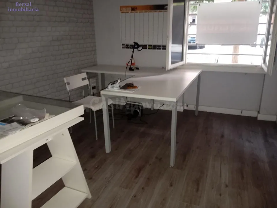 Amplio Local Comercial en Manzanera, Logroño - Ideal para Inversores
