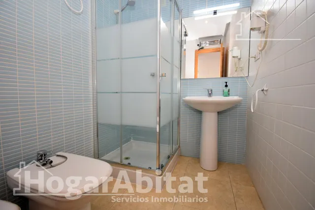 Seminuevo con terraza, piscina y garaje cerca de la playa — 28