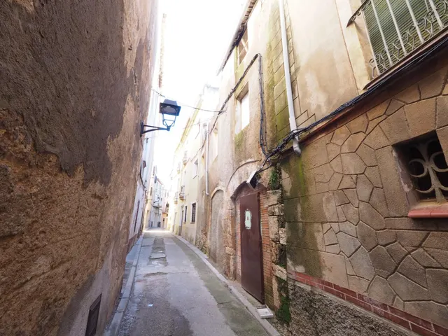 SE VENDE CASA INDEPENDIENTE EN SANT QUINTI DE MEDIONA — 30