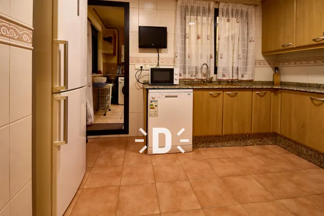 SE ALQUILA BONITA VIVIENDA EN BENETUSSER — 21