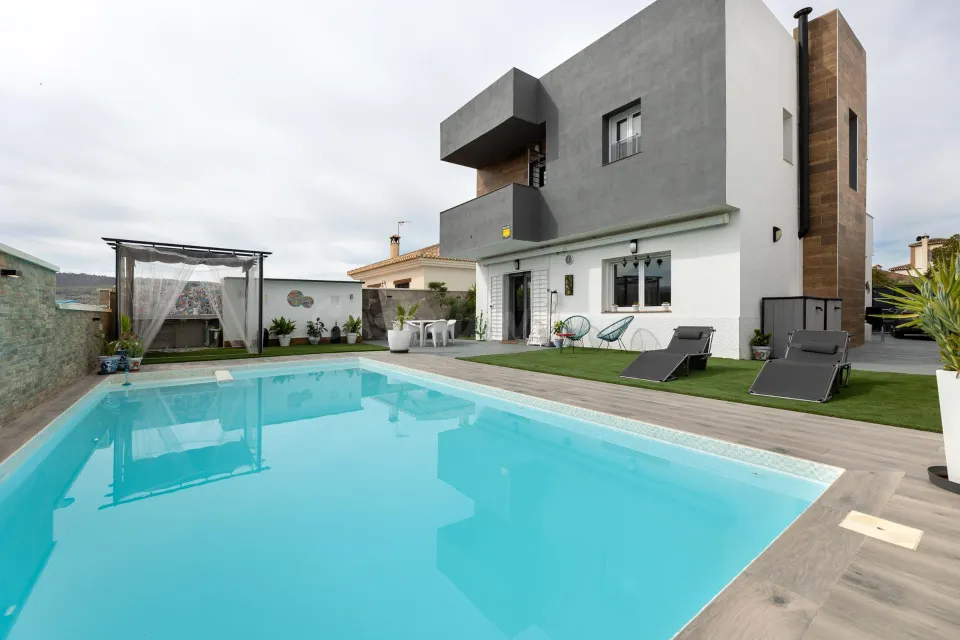 Impresionante Chalet con Piscina y Vistas Espectaculares ‍♂️
