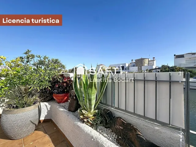 Casa de pescador con licencia turística y amarre - Empuriabrava — 3