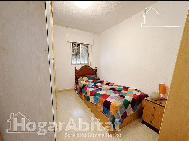 Chalet en residencial con  garaje y terraza, todo amueblado — 13